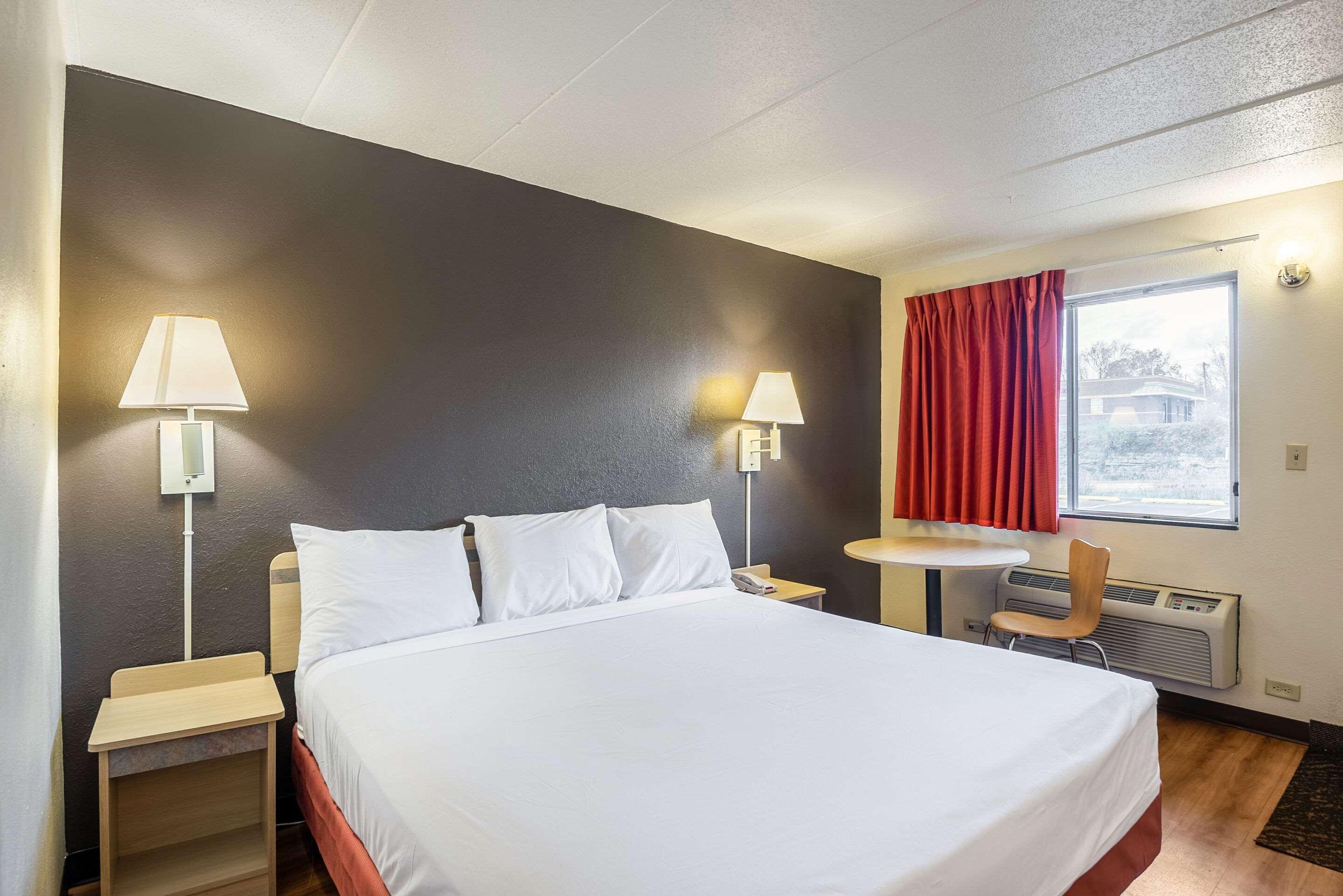 Rodeway Inn Dubuque Bagian luar foto